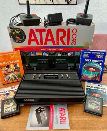 Atari - 2600 darth vader edition CIB + 2 Joysticks + 2 games, Nieuw
