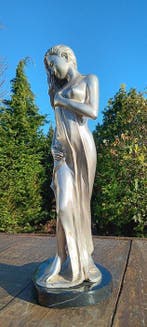 sculptuur, jonge vrouw in zilverbrons - 44 cm - Zilverbrons
