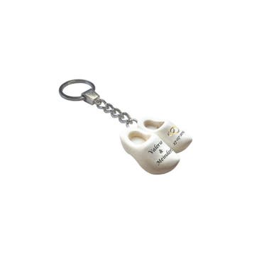 Sleutelhanger met 2 trouwklompjes van 4 cm + tekst, Ophalen of Verzenden, Nieuw
