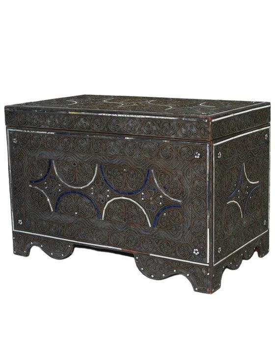 Kist - Grote Mediterrane versierde Bruidskist - Hout,, Antiek en Kunst, Curiosa en Brocante
