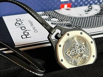 Swatch Royal Pop - Royal Pop. Ocho Negro - Zonder, Nieuw