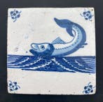 Tegel - Antieke Delfts blauwe tegel met een grote vis -