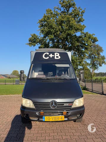 Leuke Mercedes horsetruck (opknapper), Ophalen, Zo goed als nieuw, Polyester, 2-paards trailer