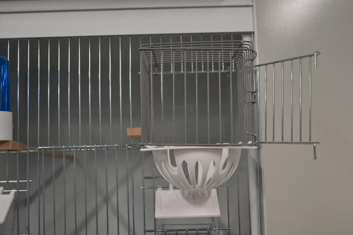 3840 voorhangnest draad met plastic nest, Dieren en Toebehoren, Vogels | Hokken en Kooien, Nieuw, Ophalen of Verzenden