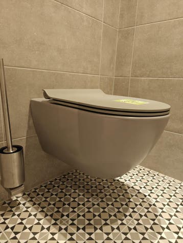 Showmodel Hangend toilet / wandcloset beton grijs - 0005, Doe-het-zelf en Verbouw, Sanitair, Ophalen, Nieuw, Toilet