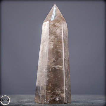Natuurlijke rookkwarts-obelisk – markante structuur met