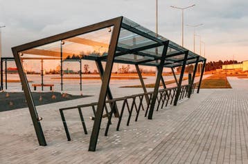 Fietsenstalling design H-line, professioneel glas/staal, Nieuw, Fietsenstalling.nl