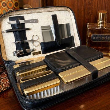 Reisset met toiletartikelen - Staal, Glas, Hout, een pak uit
