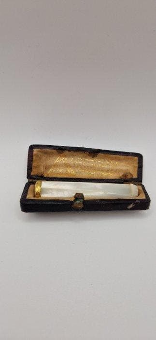MATHISS Paris - Sigarettenhouder - 18 kt goud - parelmoer of, Verzamelen, Rookartikelen, Aanstekers en Luciferdoosjes, Nieuw