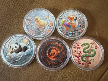Wereld. Medal Küken, Dragon, Dog, Panda und Snake Colorized