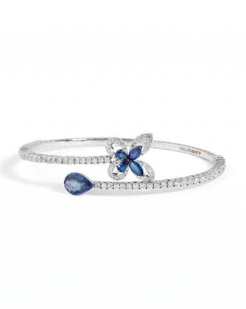 Manchetarmband - 14 karaat Witgoud - 4.69ct. tw. Saffier -