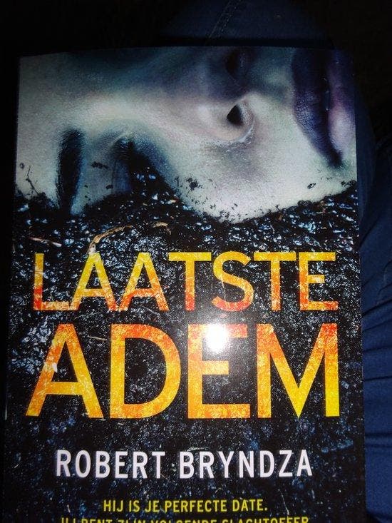 Laatste Adem Robert Bryndza 9789049204105 Robert Bryndza, Boeken, Overige Boeken, Gelezen, Verzenden