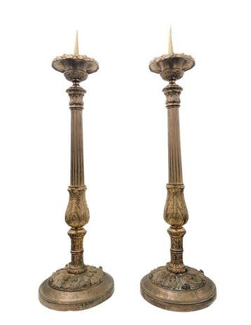 Grande paire de pique-cierges déglise antique en bronze