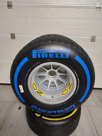 Wiel compleet met band - Pirelli cinturato - Formula 1 - Na, Nieuw
