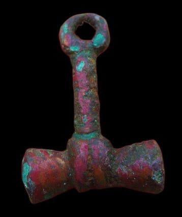 Viking periode Oud bronzen Thors hamer-amulet - 3.5 cm