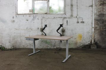Complete ergonomische werkplek – elektrisch zit-sta bureau 1, Verzenden, Gebruikt