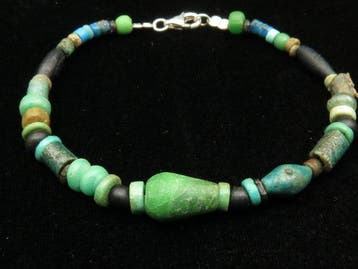 Oud-Egyptisch Armband gemaakt van glazen en