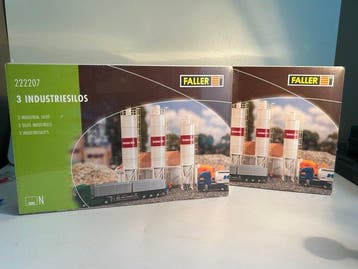 Faller 1:160 - Modelbouwdoos (2) - 3 Industriesilos 222207, Hobby en Vrije tijd, Nieuw