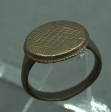Medieval, Crusaders Bronze Signet Ring with Geometric Grid, Antiek en Kunst