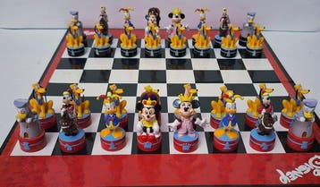 Disney - Schaakspel - Mickey Mouse & Friends - Hars