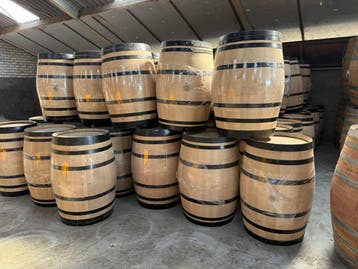 Wijnvaten 225L met zwarte banden - groothandel, 150 liter of meer, Ophalen of Verzenden, Nieuw, Hout