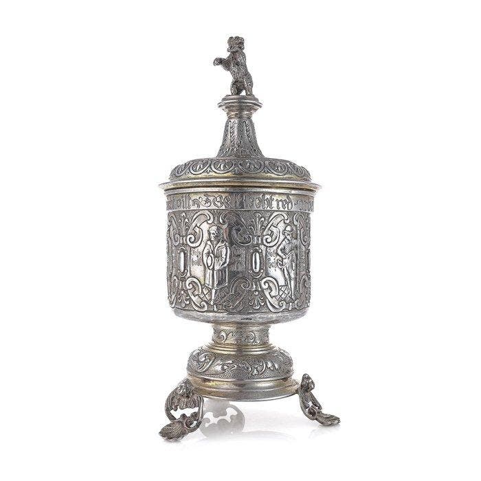 Pinakel - German Silver Figural Covered Cup with Bear, Antiek en Kunst, Antiek | Goud en Zilver