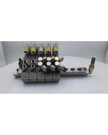 Ventieleiland  + 5x Bosch 0-820-022-990, Verzenden
