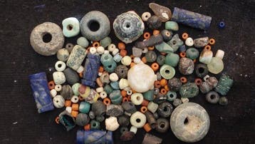 Oudegyptisch naar Latijn Glas meer dan honderd oude kralen, Antiek en Kunst