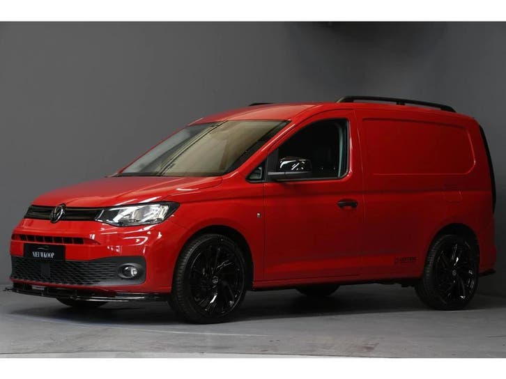 Zakelijke lease - Volkswagen Caddy Cargo 1.5 TSI N-EDITION, Auto's, Bestelauto's, Automaat, Financial lease, Rood, Volkswagen
