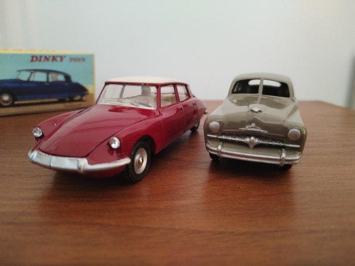 Dinky Toys 1:43 - Modelauto (2) - Citroën DS 19 et, Hobby en Vrije tijd, Modelauto's | 1:5 tot 1:12