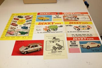 Dinky Toys 1:43 - Modelauto (8) - Dinky Toys 1:43 geheel, Nieuw