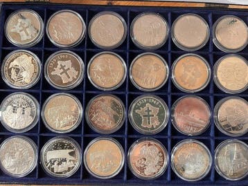 Frankrijk. Coffret de 24 médailles Du Débarquement a la
