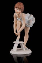 Kaiser - Figuur - Balerina poprawiajca baletk - Porselein