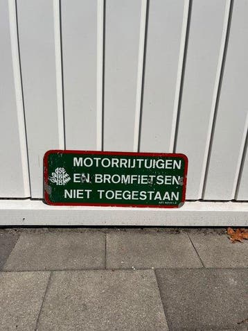 Motorrijtuigen en Bromfietsen Niet Toegestaan – Verkeersbord