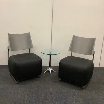 Complete set van 2 design stoelen + design tafel, Harri, Huis en Inrichting, Ophalen of Verzenden, Gebruikt, Zwart, Stof