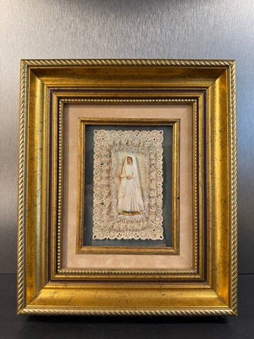 Oud Canivet de communie onder gouden lijst rond 1930–1950 -
