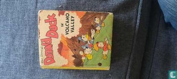 Donald Duck in Volcano Valley - 1947, Boeken, Stripboeken, Eén stripboek, Verzenden, Gelezen