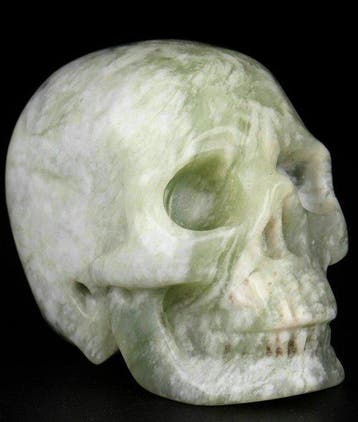 89 g 5.10 x 3.90 cm groene serpentin meesterwerk voodoo, Verzamelen
