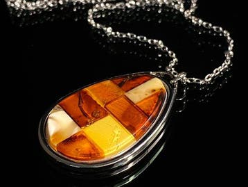 Amberhanger met ketting - The Mosaic Palette: Premium