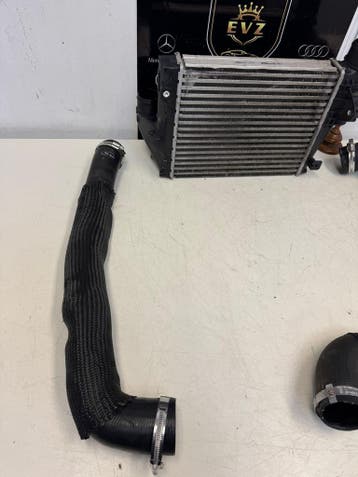 Toyota Pro-Ace bj.2018 intercooler met 2 intercooler slangen, Gebruikt, Toyota