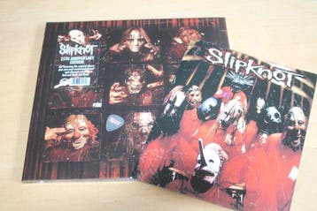 Slipknot - Slipknot 2LP ( Red And Black Mix Vinyl) + Guitar, Nieuw in verpakking