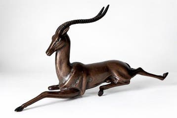 Attr. Pierre Le Faguays - Beeld, Liggende Antilope - 18 cm -