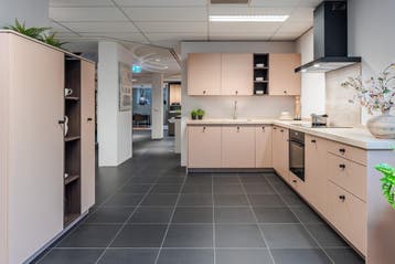 fluweellak moderne keuken met een keramiek blad, Ophalen, Zo goed als nieuw, Hoogglans of Gelakt