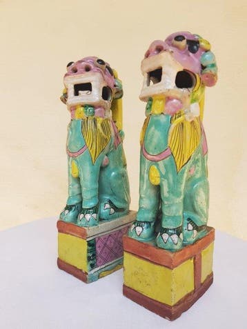 Paar antieke Chinese Famille Rose porselein Foo-hond, Antiek en Kunst