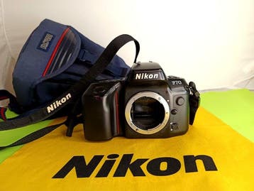 Nikon F70 (N70) + tracolla Nikon + borsa Rowi + manuali, Nieuw