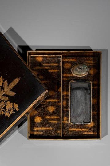 Doos - Een houten suzuribako met gouden lakafwerking,