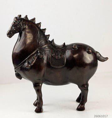 bronzen sculptuur van een paard in de stijl van de Chinese