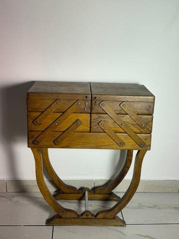 Naaidoos - Naaitafel in accordion-stijl op Lyre-pedestal –