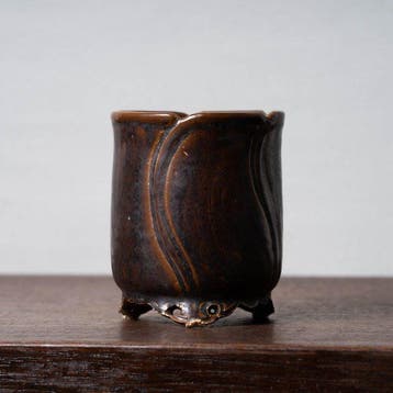 Goryeo-ijzeren geglazuurd penseelhouderfles met bloemmotief