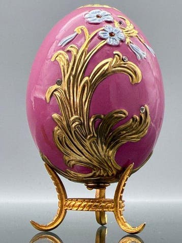 Fabergé ei - Imperiaal juwelei, versierd met 24-karaats goud